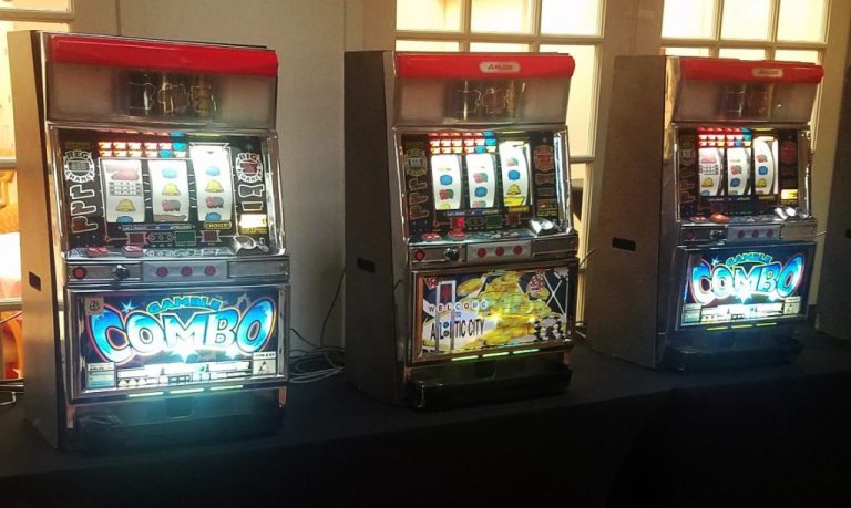 Individual Casino Game - 3 Slot Machines with Attendant